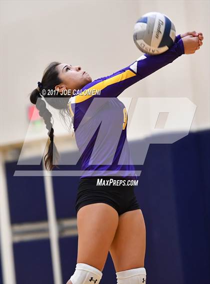 Thumbnail 3 in St. Anthony vs McAllen (SAISD Invitational) photogallery.