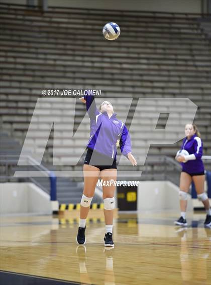 Thumbnail 3 in St. Anthony vs McAllen (SAISD Invitational) photogallery.