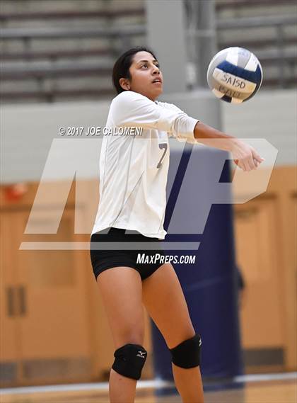 Thumbnail 2 in St. Anthony vs McAllen (SAISD Invitational) photogallery.