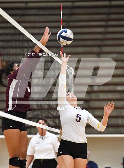 Thumbnail 2 in St. Anthony vs McAllen (SAISD Invitational) photogallery.