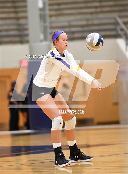 Thumbnail 2 in St. Anthony vs McAllen (SAISD Invitational) photogallery.