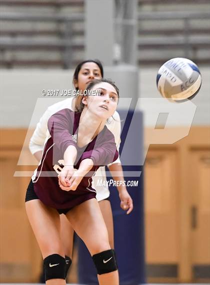 Thumbnail 1 in St. Anthony vs McAllen (SAISD Invitational) photogallery.