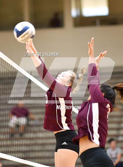 Thumbnail 2 in St. Anthony vs McAllen (SAISD Invitational) photogallery.