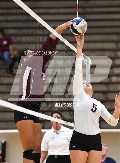 Thumbnail 3 in St. Anthony vs McAllen (SAISD Invitational) photogallery.