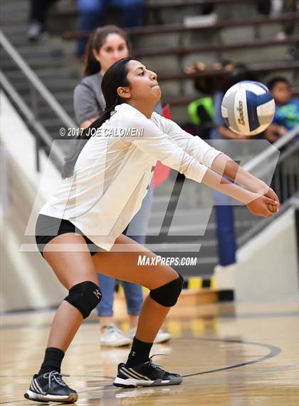 Thumbnail 2 in St. Anthony vs McAllen (SAISD Invitational) photogallery.