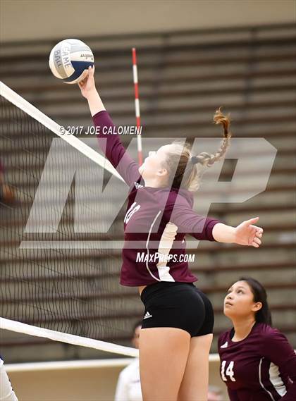 Thumbnail 3 in St. Anthony vs McAllen (SAISD Invitational) photogallery.