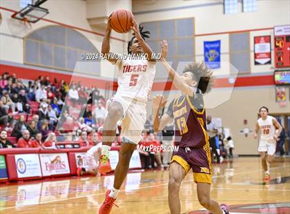 Thumbnail 3 in Bloomington North v Fishers (Fishers Holiday Classic)  photogallery.