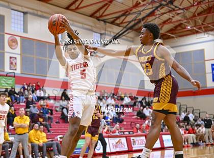 Thumbnail 2 in Bloomington North v Fishers (Fishers Holiday Classic)  photogallery.