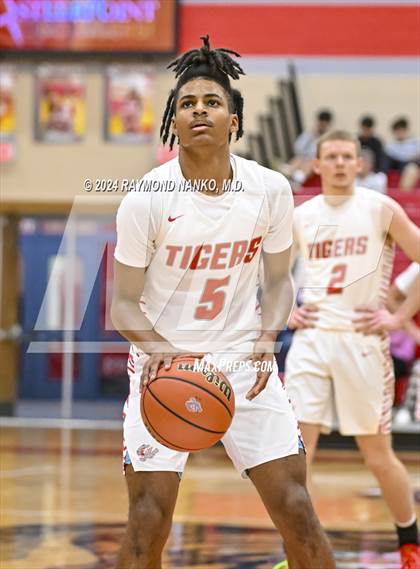 Thumbnail 3 in Bloomington North v Fishers (Fishers Holiday Classic)  photogallery.