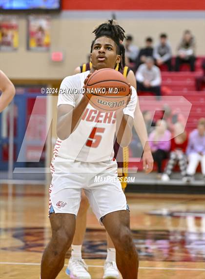 Thumbnail 3 in Bloomington North v Fishers (Fishers Holiday Classic)  photogallery.