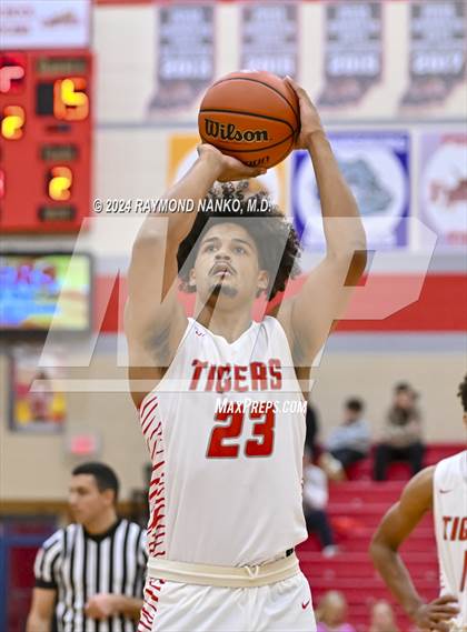Thumbnail 2 in Bloomington North v Fishers (Fishers Holiday Classic)  photogallery.