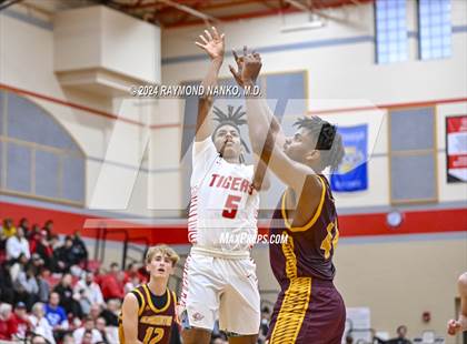 Thumbnail 2 in Bloomington North v Fishers (Fishers Holiday Classic)  photogallery.