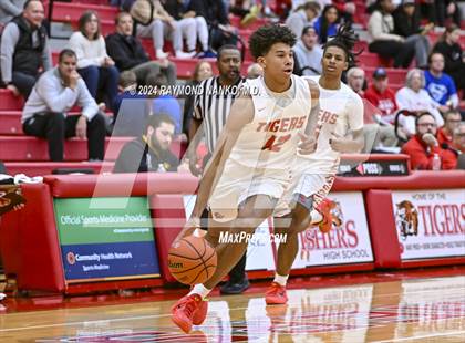 Thumbnail 3 in Bloomington North v Fishers (Fishers Holiday Classic)  photogallery.