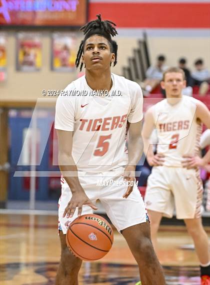 Thumbnail 2 in Bloomington North v Fishers (Fishers Holiday Classic)  photogallery.
