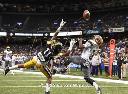 Thumbnail 2 in Edna Karr @ Neville (LHSAA Class 4A Final) photogallery.