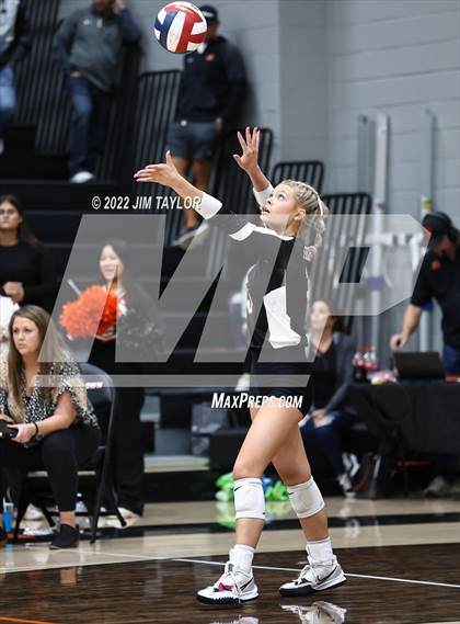 Thumbnail 3 in Mineral Wells vs Springtown (UIL Area playoff) photogallery.