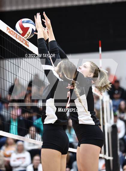 Thumbnail 1 in Mineral Wells vs Springtown (UIL Area playoff) photogallery.