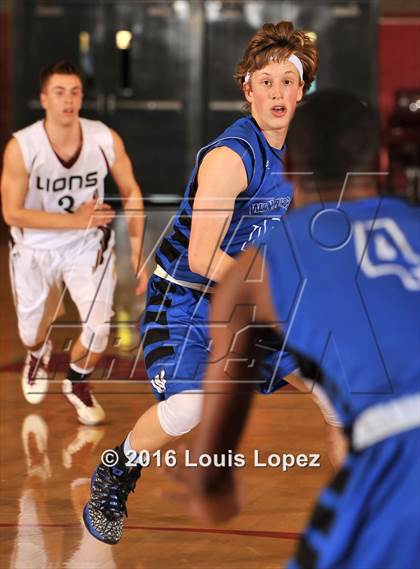 Thumbnail 1 in Windward vs. JSerra Catholic (Nike Extravaganza) photogallery.