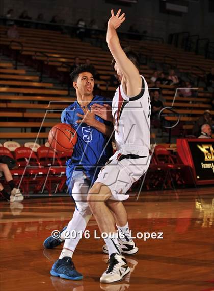 Thumbnail 1 in Windward vs. JSerra Catholic (Nike Extravaganza) photogallery.