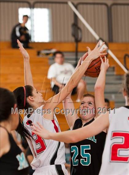 Thumbnail 2 in Pasadena Memorial vs Clear Brook (McDonald's Texas Invitational) photogallery.