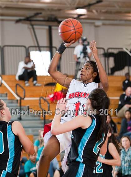 Thumbnail 3 in Pasadena Memorial vs Clear Brook (McDonald's Texas Invitational) photogallery.