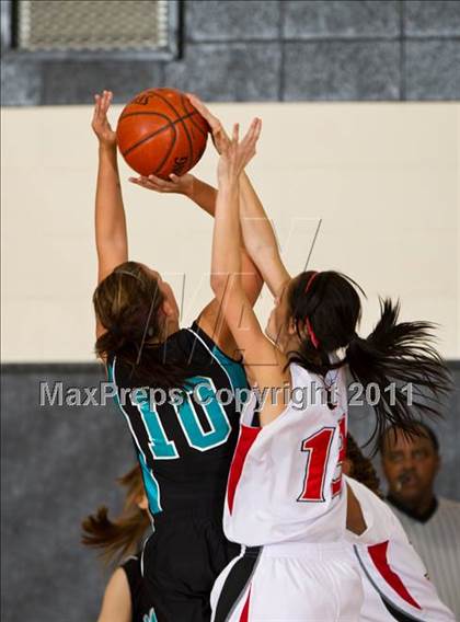 Thumbnail 2 in Pasadena Memorial vs Clear Brook (McDonald's Texas Invitational) photogallery.