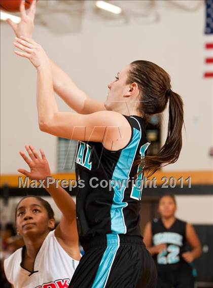Thumbnail 1 in Pasadena Memorial vs Clear Brook (McDonald's Texas Invitational) photogallery.
