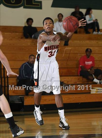 Thumbnail 1 in Florin vs. Foothill (Mark Macres Tournament) photogallery.