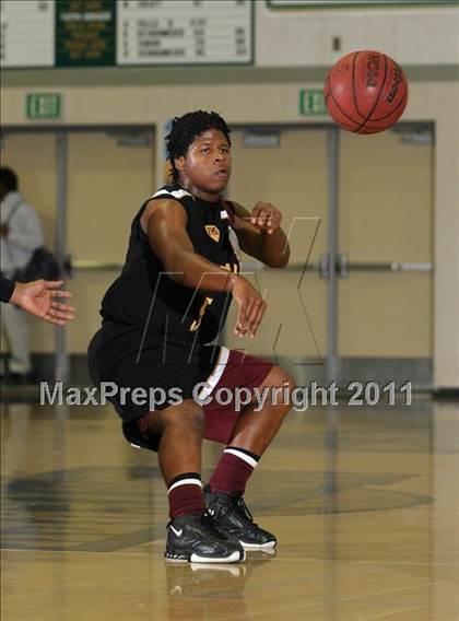 Thumbnail 1 in Florin vs. Foothill (Mark Macres Tournament) photogallery.