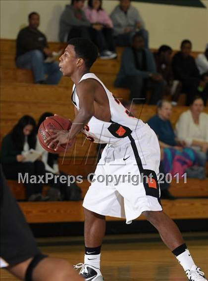 Thumbnail 1 in Florin vs. Foothill (Mark Macres Tournament) photogallery.