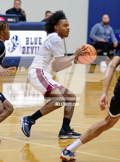 Thumbnail 2 in Walker vs. Chapel Hill (Lemon Street Classic) photogallery.
