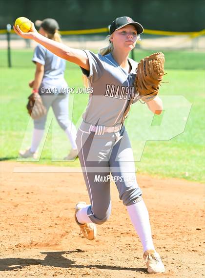 Thumbnail 3 in Salpointe Catholic vs. Bradshaw Mountain (AIA 4A Semifinal) photogallery.