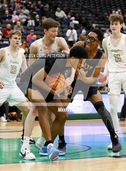 Thumbnail 3 in Logan vs. Cottonwood (UHSAA 4A Quarterfinals) photogallery.
