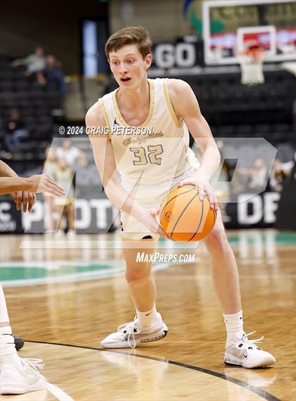Thumbnail 2 in Logan vs. Cottonwood (UHSAA 4A Quarterfinals) photogallery.