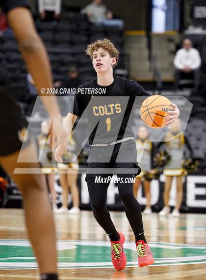 Thumbnail 1 in Logan vs. Cottonwood (UHSAA 4A Quarterfinals) photogallery.