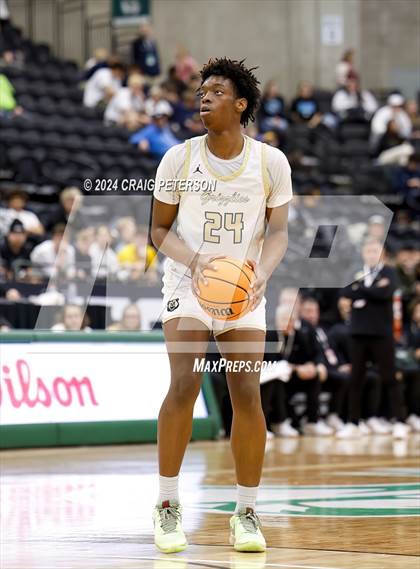 Thumbnail 2 in Logan vs. Cottonwood (UHSAA 4A Quarterfinals) photogallery.
