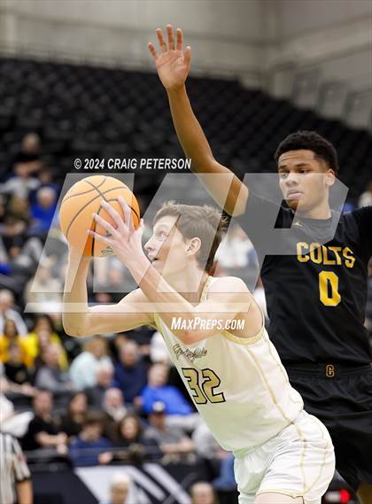 Thumbnail 3 in Logan vs. Cottonwood (UHSAA 4A Quarterfinals) photogallery.