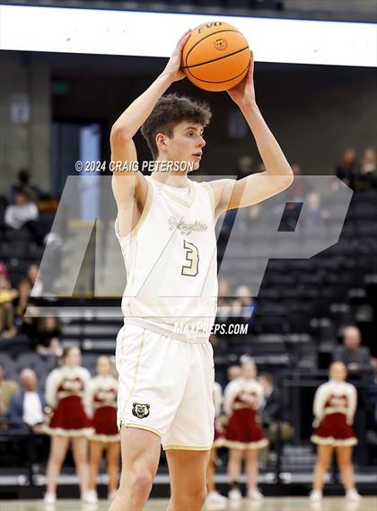 Thumbnail 3 in Logan vs. Cottonwood (UHSAA 4A Quarterfinals) photogallery.