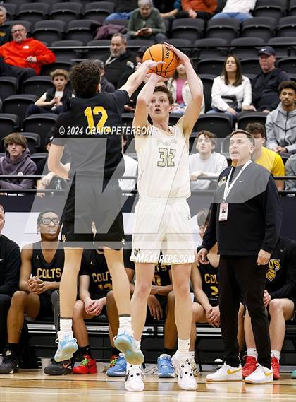 Thumbnail 1 in Logan vs. Cottonwood (UHSAA 4A Quarterfinals) photogallery.