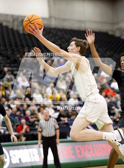 Thumbnail 1 in Logan vs. Cottonwood (UHSAA 4A Quarterfinals) photogallery.