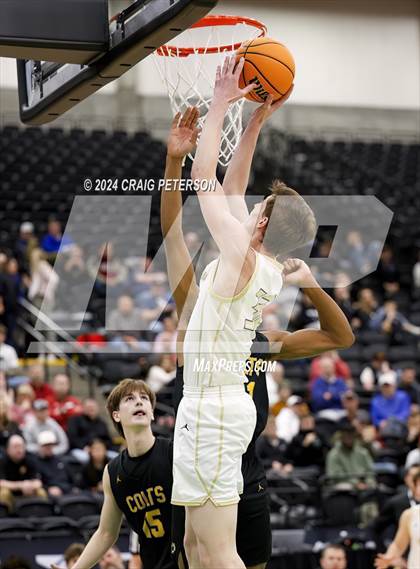 Thumbnail 2 in Logan vs. Cottonwood (UHSAA 4A Quarterfinals) photogallery.
