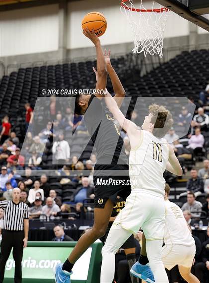 Thumbnail 1 in Logan vs. Cottonwood (UHSAA 4A Quarterfinals) photogallery.