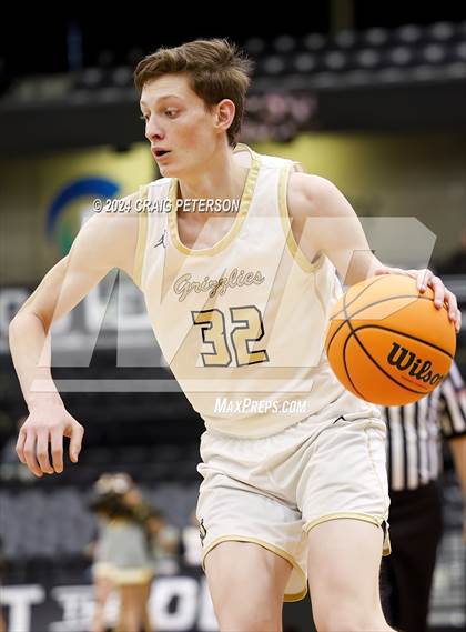 Thumbnail 2 in Logan vs. Cottonwood (UHSAA 4A Quarterfinals) photogallery.