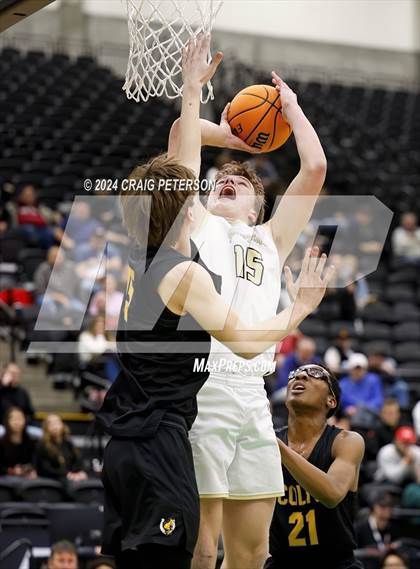 Thumbnail 3 in Logan vs. Cottonwood (UHSAA 4A Quarterfinals) photogallery.