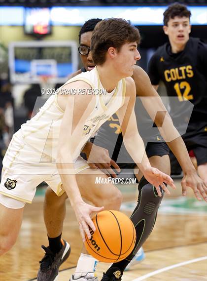 Thumbnail 2 in Logan vs. Cottonwood (UHSAA 4A Quarterfinals) photogallery.