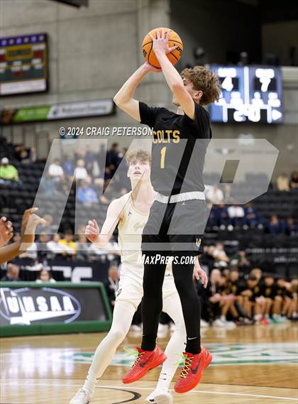 Thumbnail 2 in Logan vs. Cottonwood (UHSAA 4A Quarterfinals) photogallery.