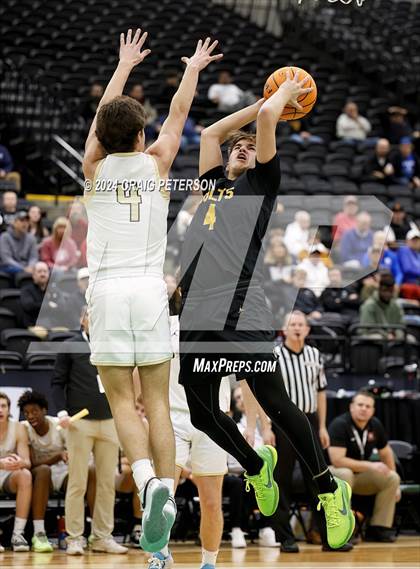 Thumbnail 2 in Logan vs. Cottonwood (UHSAA 4A Quarterfinals) photogallery.