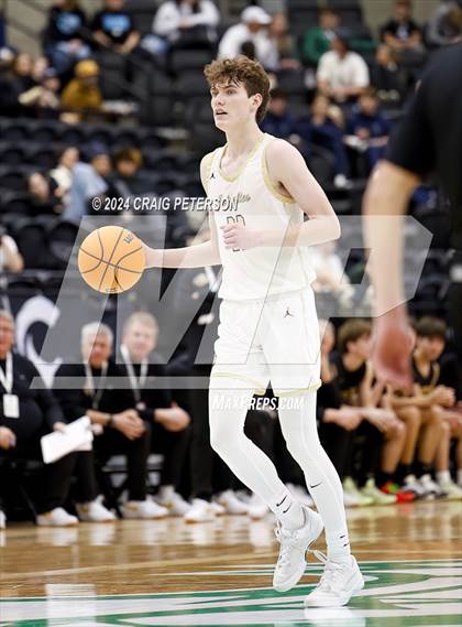 Thumbnail 3 in Logan vs. Cottonwood (UHSAA 4A Quarterfinals) photogallery.