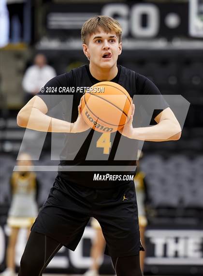 Thumbnail 1 in Logan vs. Cottonwood (UHSAA 4A Quarterfinals) photogallery.