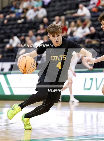 Thumbnail 3 in Logan vs. Cottonwood (UHSAA 4A Quarterfinals) photogallery.